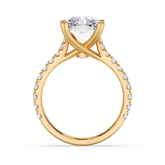 Radiant cut diamond in the Luna sol setting