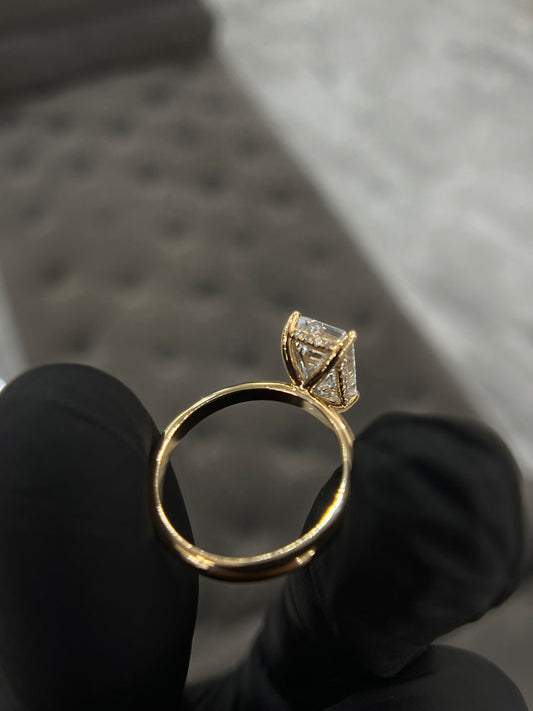 2CT Emerald solitaire Chelsea