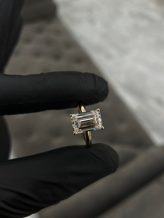 2CT Emerald solitaire Chelsea